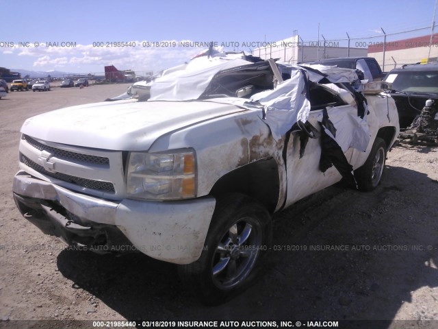 1GCEC14J98Z236398 - 2008 CHEVROLET SILVERADO C1500 WHITE photo 2