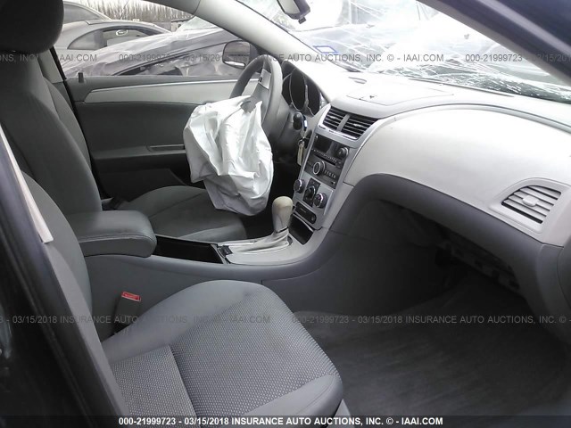 1G1ZB5E14BF256845 - 2011 CHEVROLET MALIBU LS შავი ფოტო 5