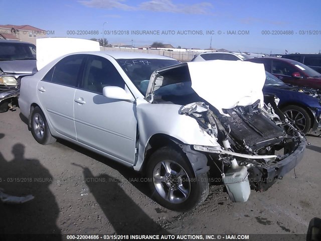 4T1BE32K62U094256 - 2002 TOYOTA CAMRY LE/XLE/SE WHITE photo 1