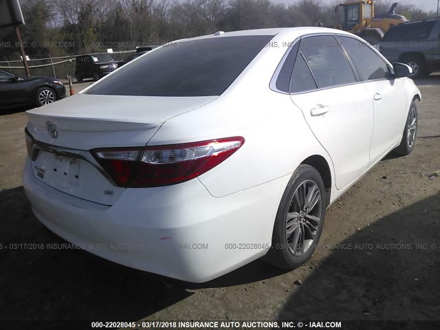 4T1BF1FK1FU492637 - 2015 TOYOTA CAMRY LE/XLE/SE/XSE WHITE photo 4