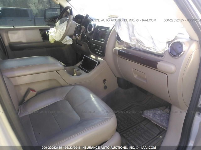 1FMFU20536LA04746 - 2006 FORD EXPEDITION LIMITED WHITE photo 5