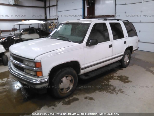 1GNEK13R5XJ331832 - 1999 CHEVROLET TAHOE K1500 WHITE photo 2