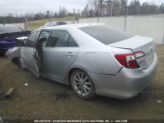 4T4BF1FK5ER427729 - 2014 TOYOTA CAMRY L/SE/LE/XLE 银色 照片 3