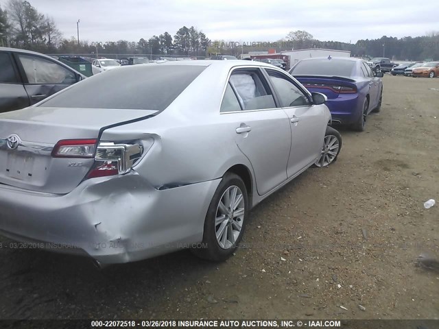 4T4BF1FK5ER427729 - 2014 TOYOTA CAMRY L/SE/LE/XLE 银色 照片 4