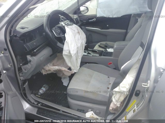 4T4BF1FK5ER427729 - 2014 TOYOTA CAMRY L/SE/LE/XLE 银色 照片 5