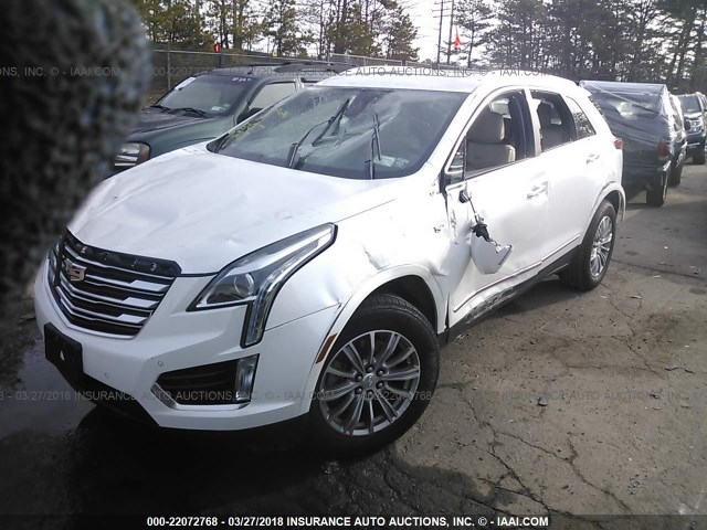 1GYKNDRSXJZ109028 - 2018 CADILLAC XT5 LUXURY WHITE photo 2