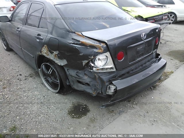 JTHBD192120060698 - 2002 LEXUS IS 300 GRAY photo 6