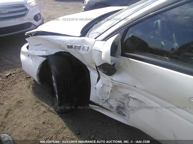 2G2WP552X81161795 - 2008 PONTIAC GRAND PRIX WHITE photo 4