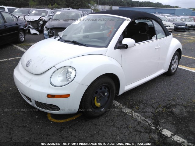 3VWRG3AL2AM010151 - 2010 VOLKSWAGEN NEW BEETLE Weiß Foto 2