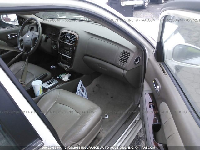 KMHWF35H04A993651 - 2004 HYUNDAI SONATA GLS/LX WHITE photo 5