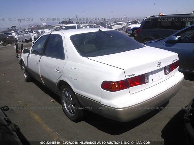 JT2BG22K7Y0489290 - 2000 TOYOTA CAMRY CE/LE/XLE WHITE photo 3