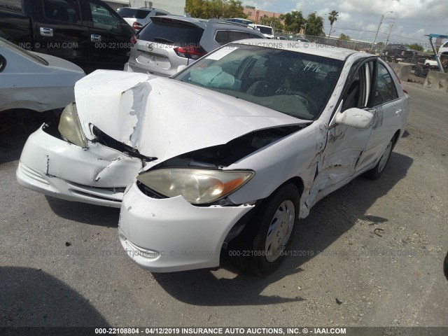 4T1BE32K12U017231 - 2002 TOYOTA CAMRY LE/XLE/SE WHITE photo 2