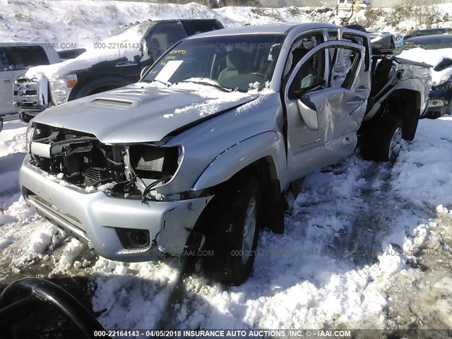 3TMLU4ENXDM129041 - 2013 TOYOTA TACOMA DOUBLE CAB SILVER photo 2