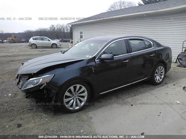 1LNHL9EK2DG607261 - 2013 LINCOLN MKS GRAY photo 2