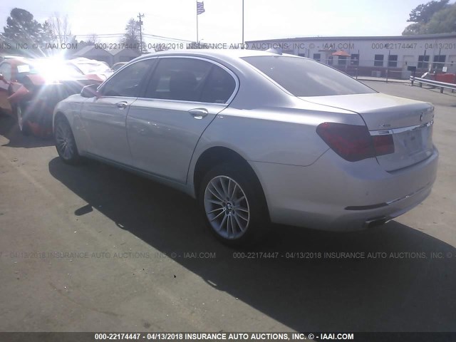 WBAYF8C5XDDE59137 - 2013 BMW 750 LXI SILVER photo 3