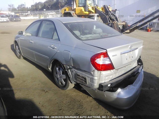4T1BE32KX3U201830 - 2003 TOYOTA CAMRY LE/XLE/SE SILVER photo 3