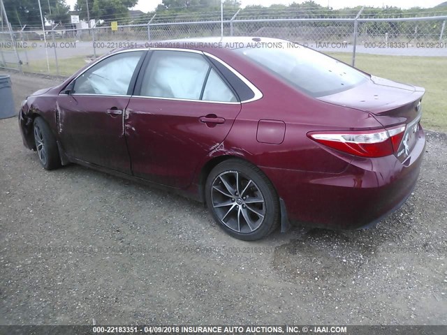 4T1BF1FK9GU571331 - 2016 TOYOTA CAMRY LE/XLE/SE/XSE MAROON photo 3