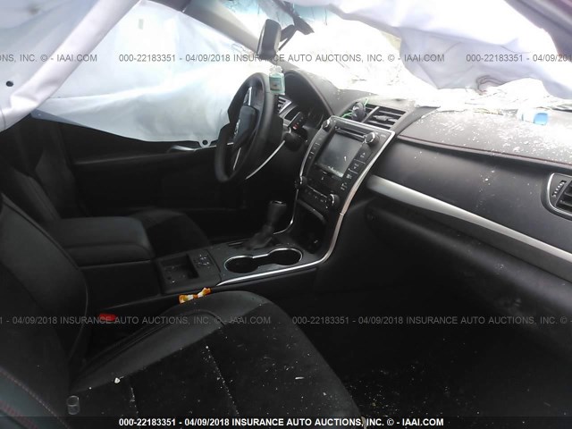 4T1BF1FK9GU571331 - 2016 TOYOTA CAMRY LE/XLE/SE/XSE MAROON photo 5