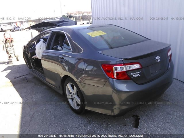4T1BF1FK2EU386521 - 2014 TOYOTA CAMRY L/SE/LE/XLE 灰色 照片 3