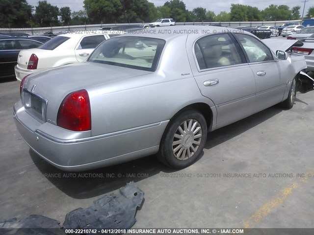 1LNHM81W44Y684613 - 2004 LINCOLN TOWN CAR EXECUTIVE/SIGNATURE SILVER photo 4