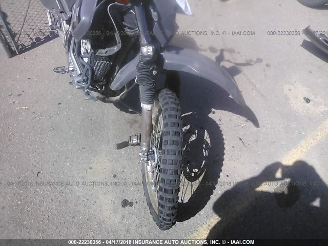 JS1SP46A6D2100068 - 2013 SUZUKI DR650 SE GRAY photo 5