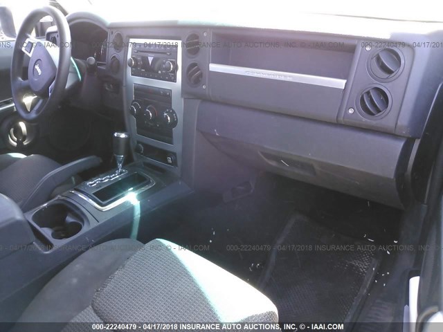 1J8HG48K88C219786 - 2008 JEEP COMMANDER SPORT SILVER photo 5