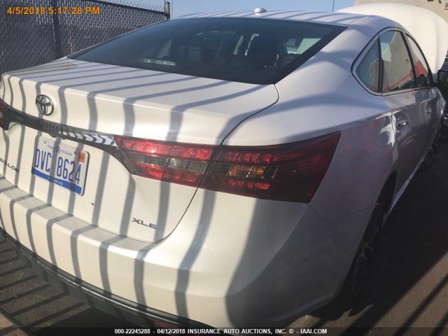 4T1BK1EB3JU286452 - 2018 TOYOTA AVALON XLE PLUS/PREMIUM/TOUR/LTD WHITE photo 12