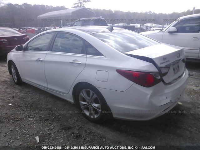 5NPEC4AC4DH598356 - 2013 HYUNDAI SONATA SE/LIMITED WHITE photo 3