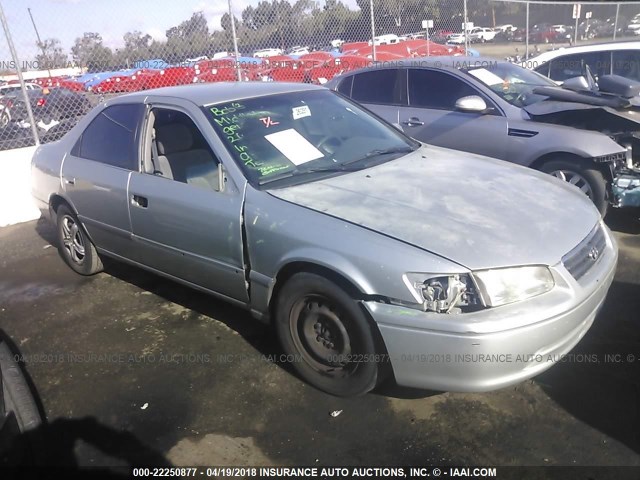 JT2BG22K9Y0402523 - 2000 TOYOTA CAMRY CE/LE/XLE SILVER photo 1