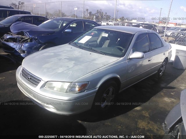 JT2BG22K9Y0402523 - 2000 TOYOTA CAMRY CE/LE/XLE SILVER photo 2