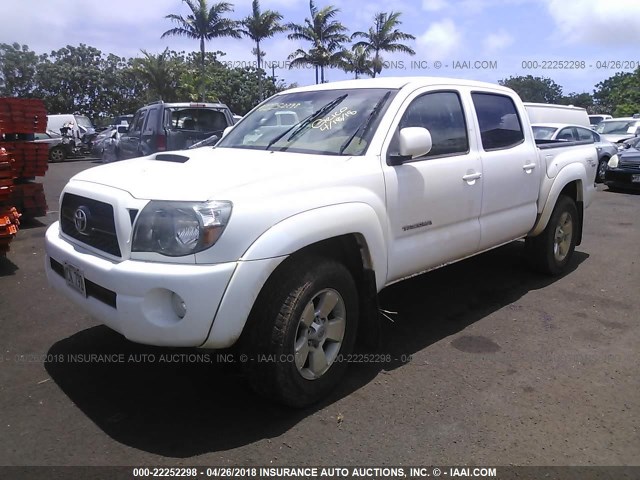 3TMJU4GN7BM111775 - 2011 TOYOTA TACOMA DOUBLE CAB PRERUNNER WHITE photo 2