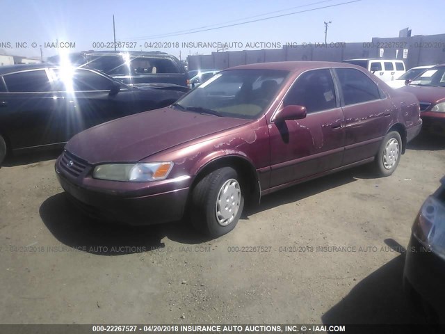 JT2BG22K6W0215558 - 1998 TOYOTA CAMRY CE/LE/XLE MAROON photo 2