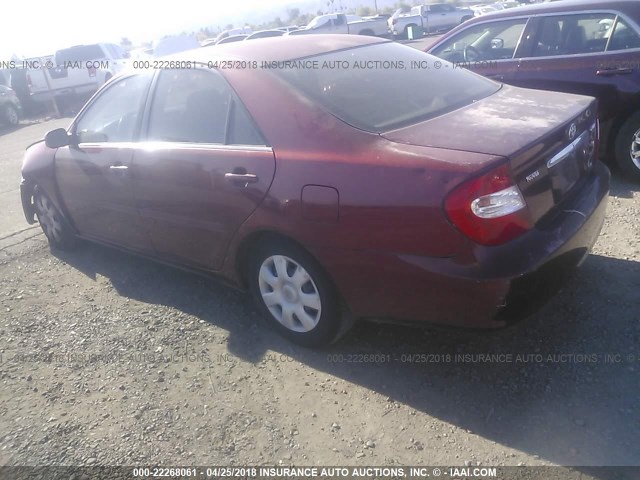 4T1BE32K62U092927 - 2002 TOYOTA CAMRY LE/XLE/SE RED photo 3