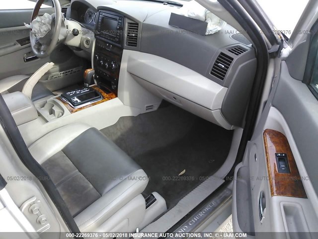 1J8HR68297C667183 - 2007 JEEP GRAND CHEROKEE OVERLAND SILVER photo 5