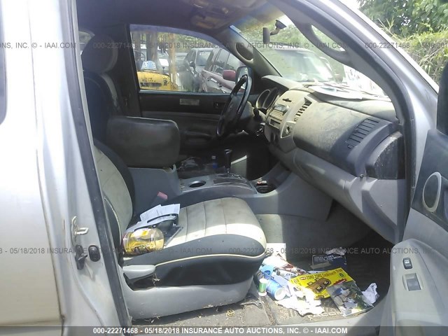 5TETU62N15Z137498 - 2005 TOYOTA TACOMA PRERUNNER ACCESS CAB SILVER photo 5
