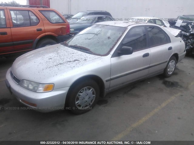 1HGCD5621VA068429 - 1997 HONDA ACCORD DX SILVER photo 2