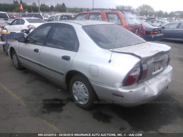 1HGCD5621VA068429 - 1997 HONDA ACCORD DX SILVER photo 3