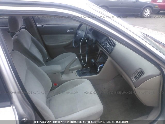 1HGCD5621VA068429 - 1997 HONDA ACCORD DX SILVER photo 5