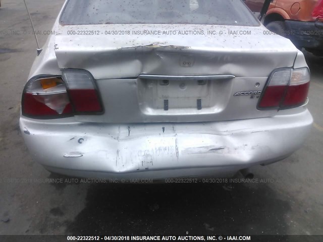 1HGCD5621VA068429 - 1997 HONDA ACCORD DX SILVER photo 6