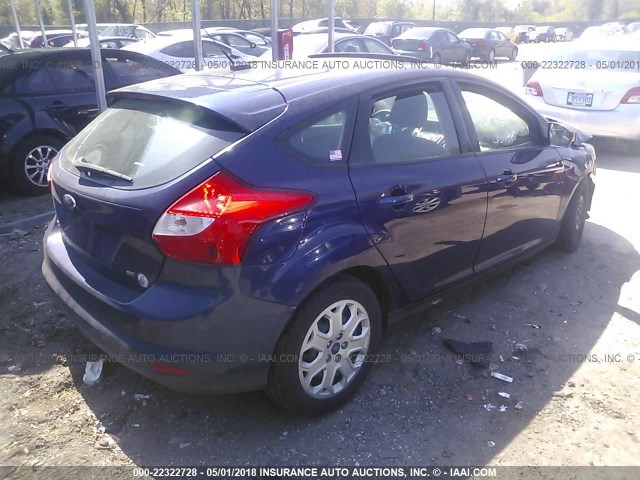 1FAHP3K20CL113471 - 2012 FORD FOCUS SE BLUE photo 4