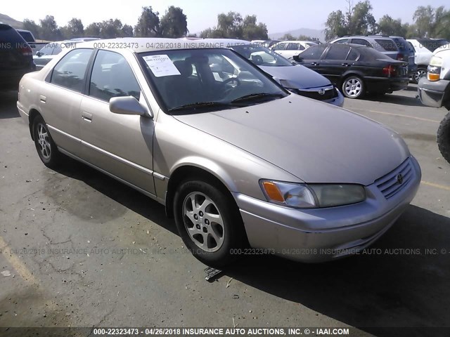 JT2BF28K2X0227511 - 1999 TOYOTA CAMRY LE/XLE 金色 照片 1