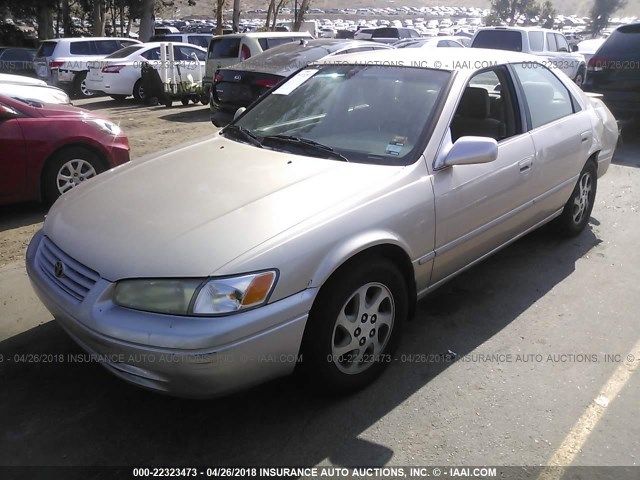 JT2BF28K2X0227511 - 1999 TOYOTA CAMRY LE/XLE 金色 照片 2
