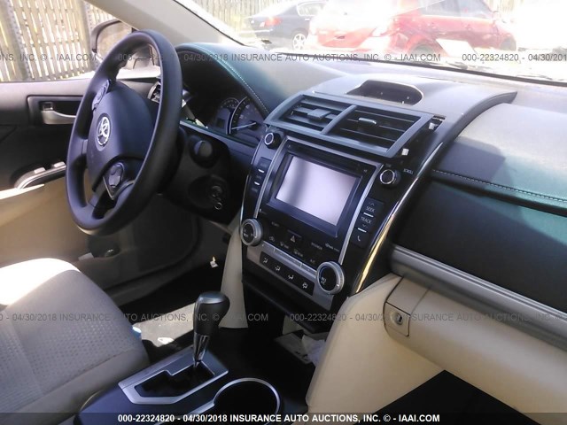 4T4BF1FK0ER412216 - 2014 TOYOTA CAMRY L/SE/LE/XLE 白色 照片 5