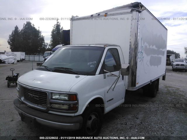 1GDJG31R721196557 - 2002 GMC SAVANA CUTAWAY G3500 WHITE photo 2