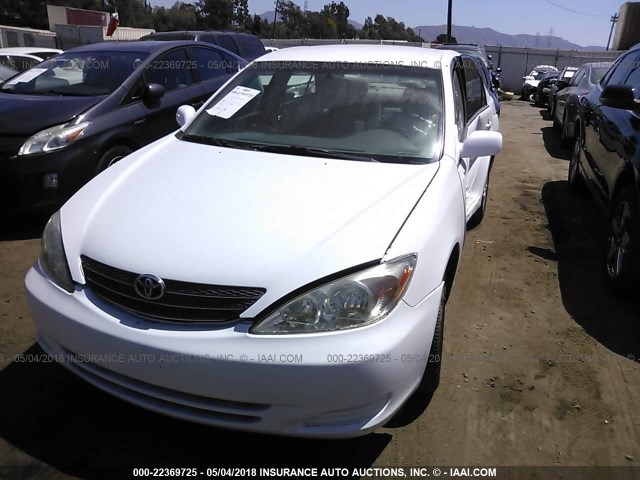 4T1BF32K44U064561 - 2004 TOYOTA CAMRY LE/XLE/SE WHITE photo 2