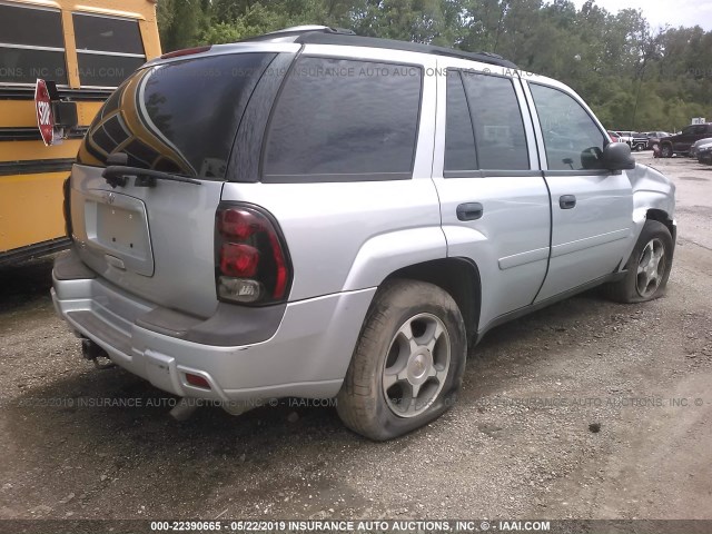 1GNDS13S572120865 - 2007 CHEVROLET TRAILBLAZER LS/LT SILVER photo 4