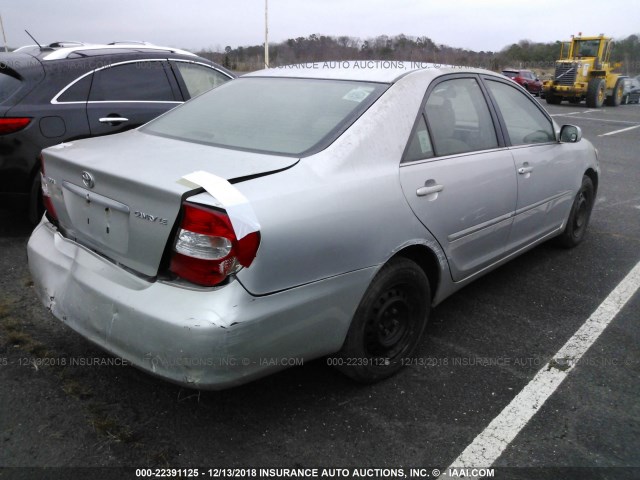 4T1BE32K62U569033 - 2002 TOYOTA CAMRY LE/XLE/SE SILVER photo 4