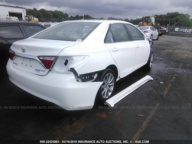 4T1BF1FK9HU705739 - 2017 TOYOTA CAMRY LE/XLE/SE/XSE WHITE photo 4