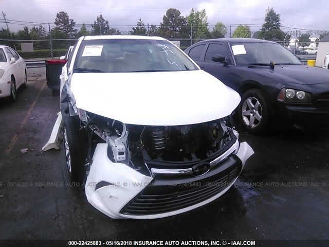 4T1BF1FK9HU705739 - 2017 TOYOTA CAMRY LE/XLE/SE/XSE WHITE photo 6