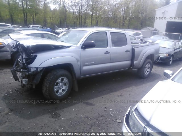 3TMMU4FN9EM063621 - 2014 TOYOTA TACOMA DOUBLE CAB LONG BED SILVER photo 2